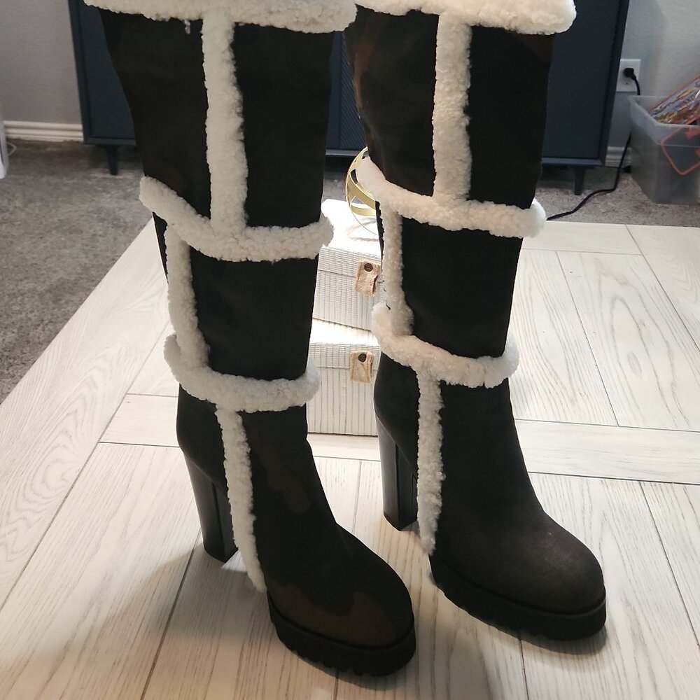 ✨ JenniferLe VAUGHAN II Camo Heel Boots – Size 10 ✨